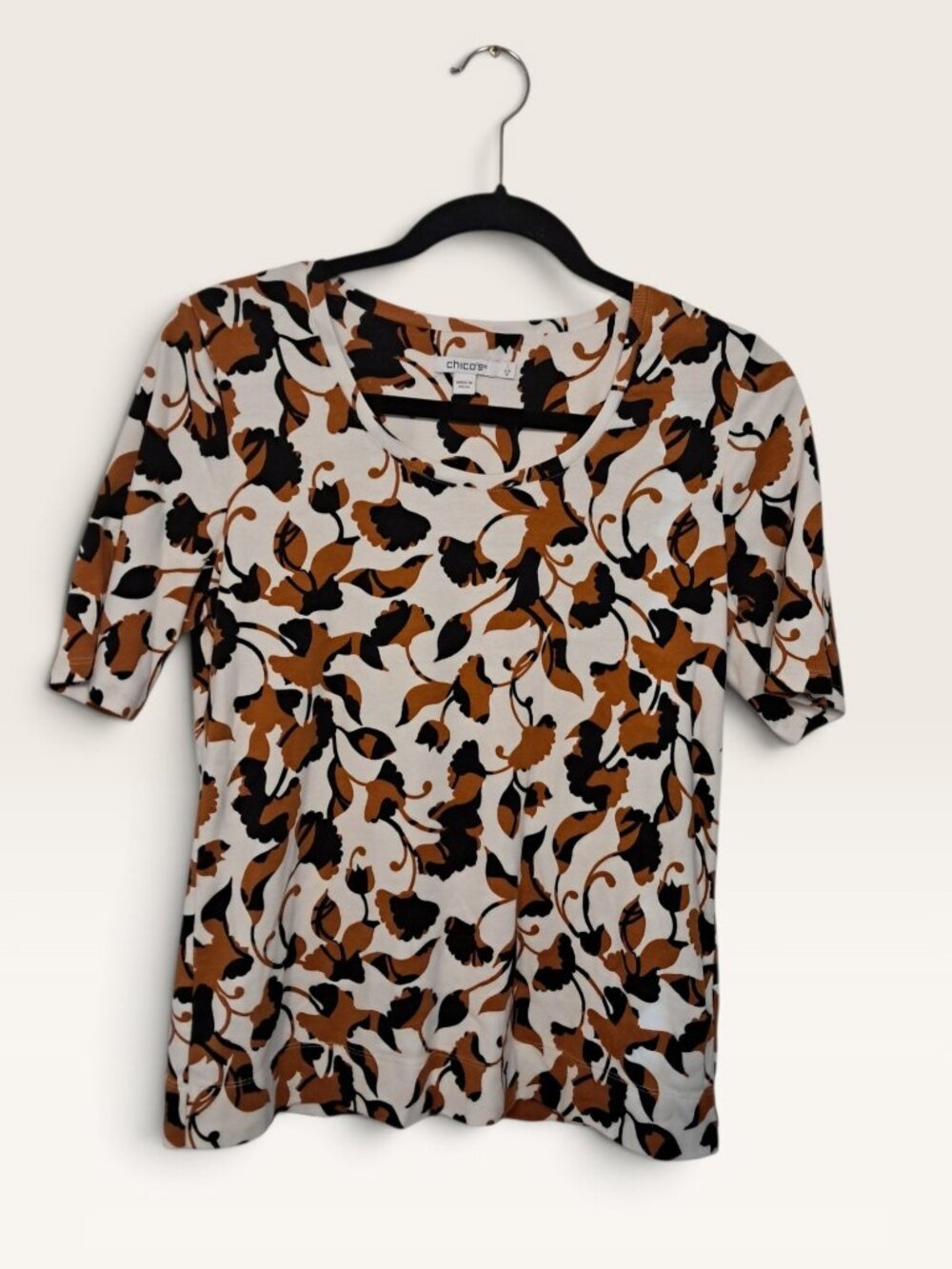 Chico's Size 1 Floral Scoop Neck Short Sleeve Top Brown Black White Cotton Med